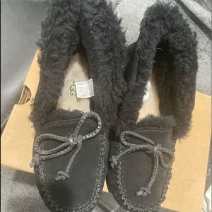 Kids gently used Ugg’s size 1